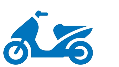 Symbool op verkeersbord voor snorfiets of scooter op de rijbaan in Amsterdam